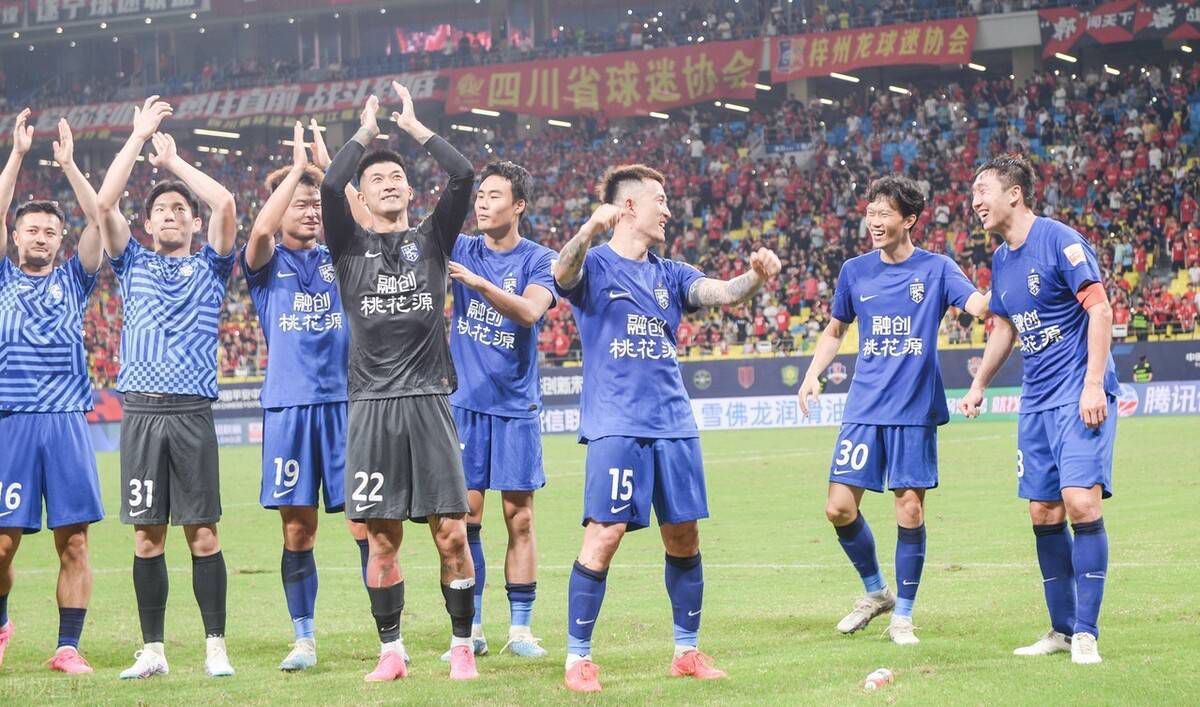 门闩早年的憨厚其实已经是来自过去的存粮，是反应迟钝所造成的发展延滞。